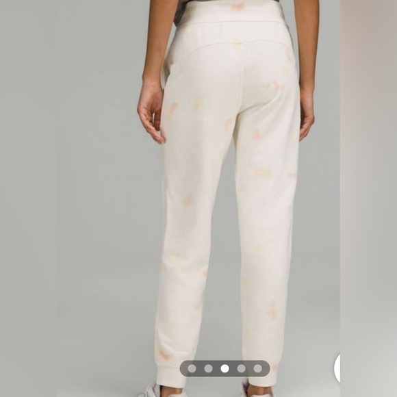 Lululemon Scuba High-Rise "Peach Satin" Relaxed Jogger Full Length Size 6️⃣ - Picture 8 of 8